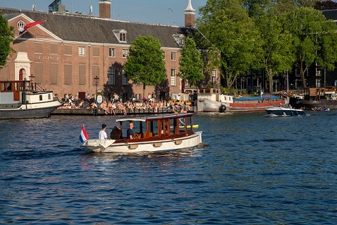 amsterdam's canals 