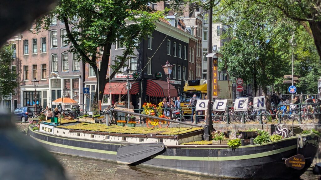 flower bike amsterdam houseboatmuseum