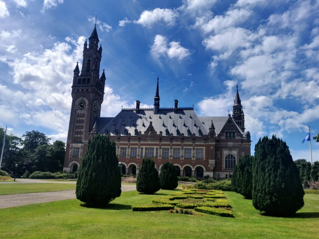 dutch castle walking tour netherlands